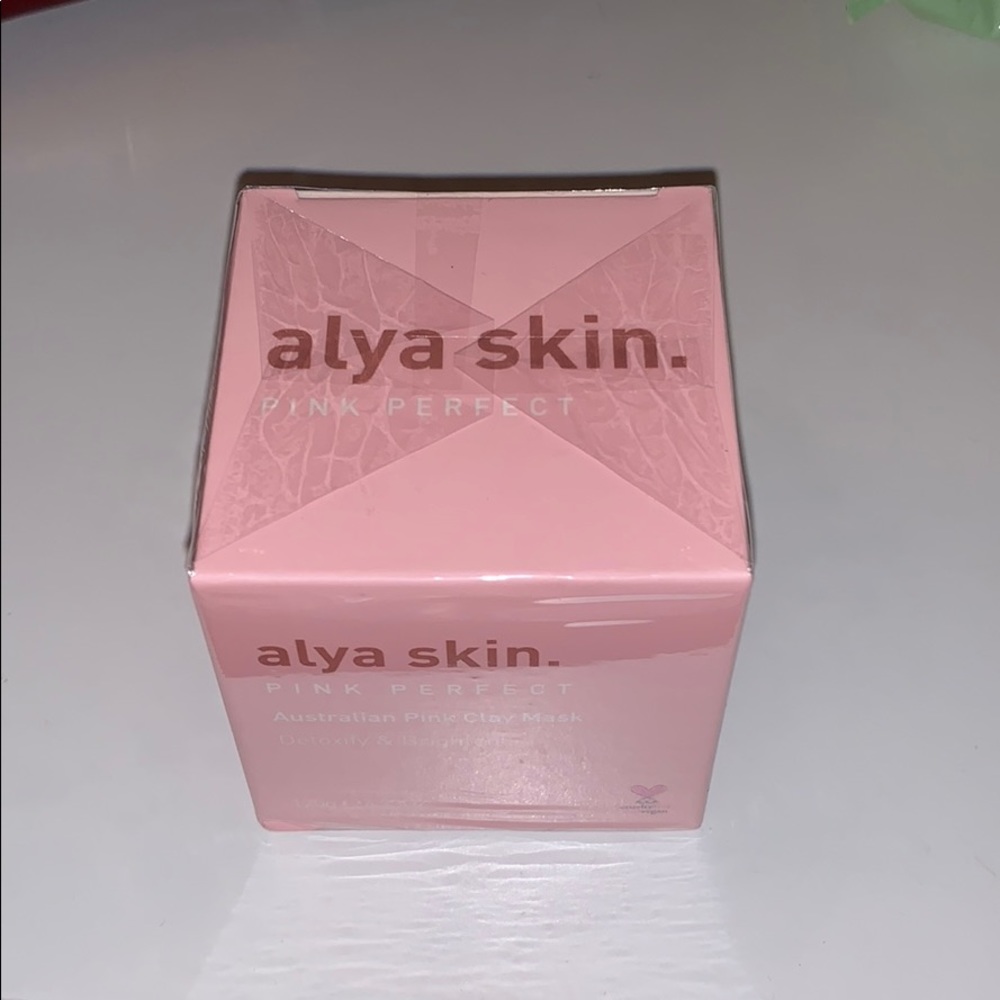 Alya skin pink Australian clay mask